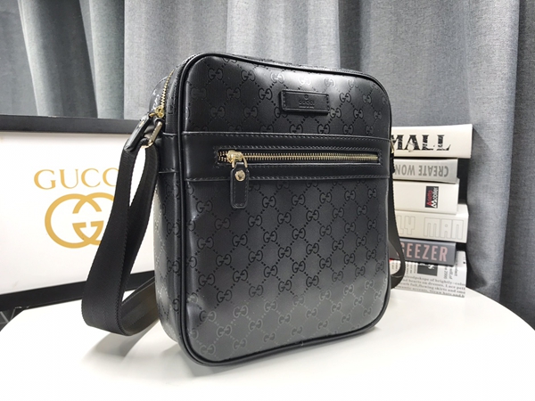 激安グッチバッグコピー背面デザイン